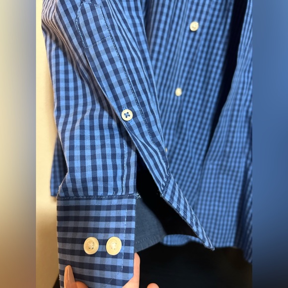 Izod blue checkered pattern long sleeve button up- size med - Picture 4 of 7